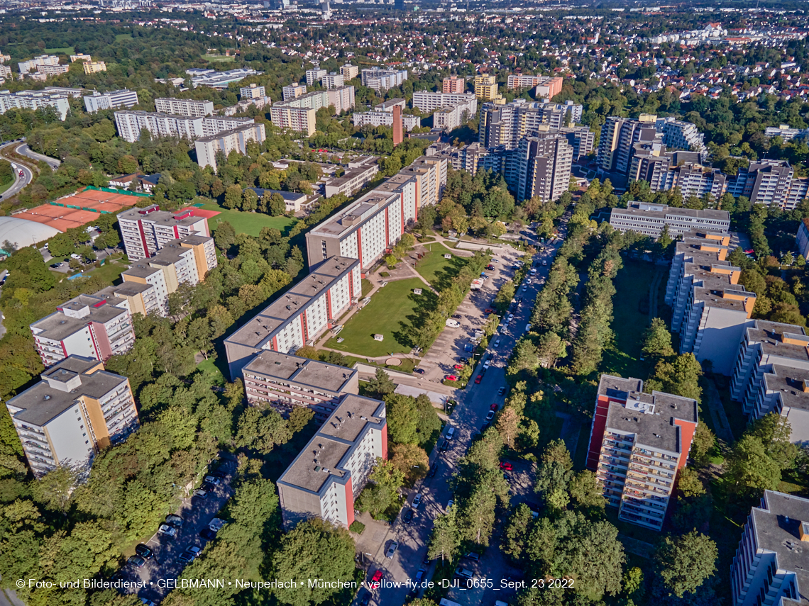23.09.2022 - Karl-Marx-Ring 53-53c und Studentenwohnheim und Marx-Zentrum in Neuperlach
